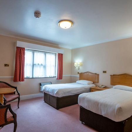Beaufort Park Hotel Молд Екстериор снимка
