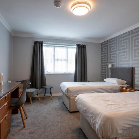 Beaufort Park Hotel Молд Екстериор снимка