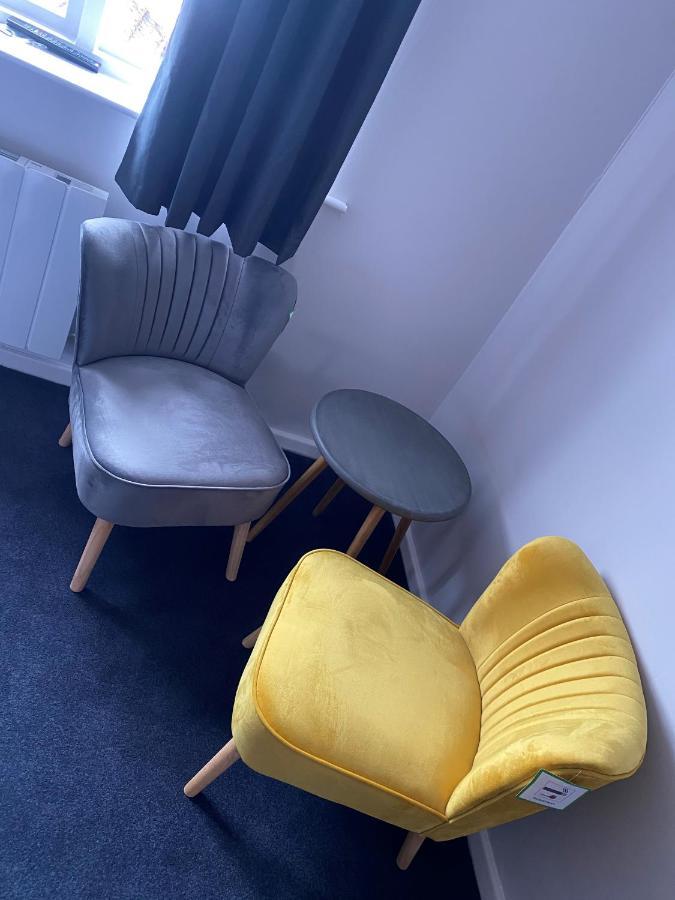Beaufort Park Hotel Молд Екстериор снимка