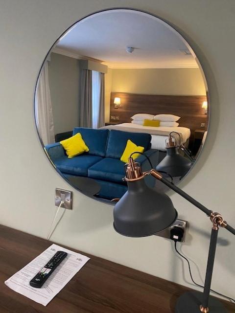 Beaufort Park Hotel Молд Екстериор снимка