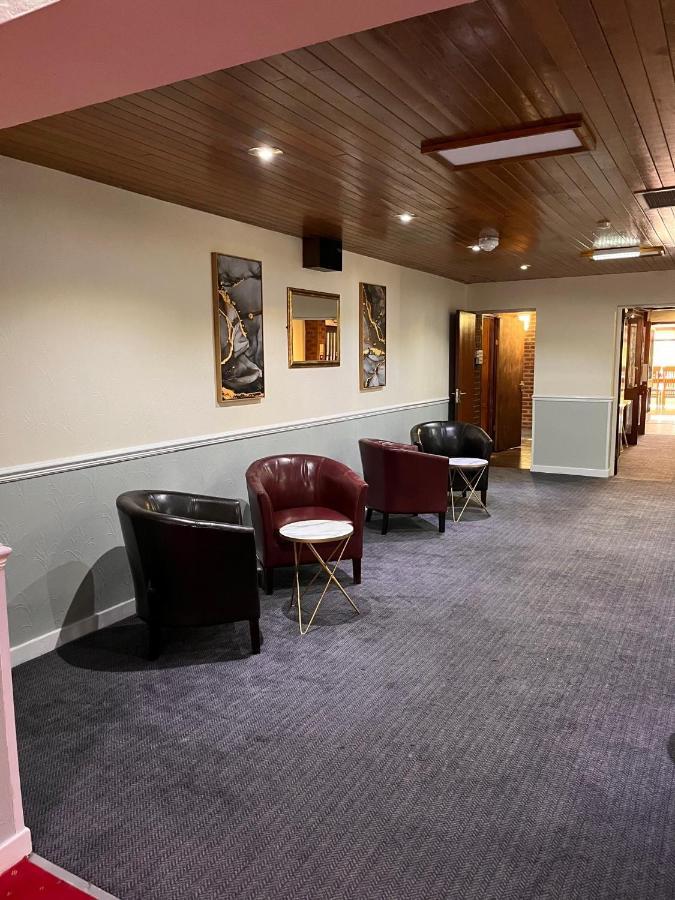 Beaufort Park Hotel Молд Екстериор снимка