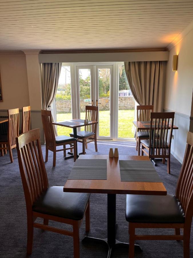 Beaufort Park Hotel Молд Екстериор снимка