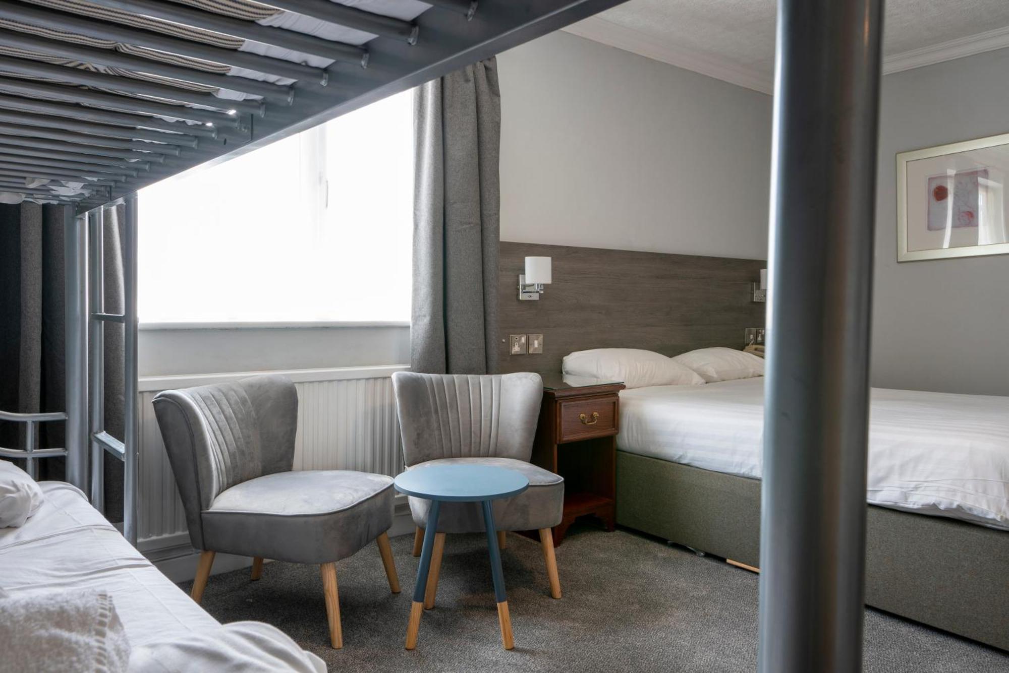 Beaufort Park Hotel Молд Екстериор снимка