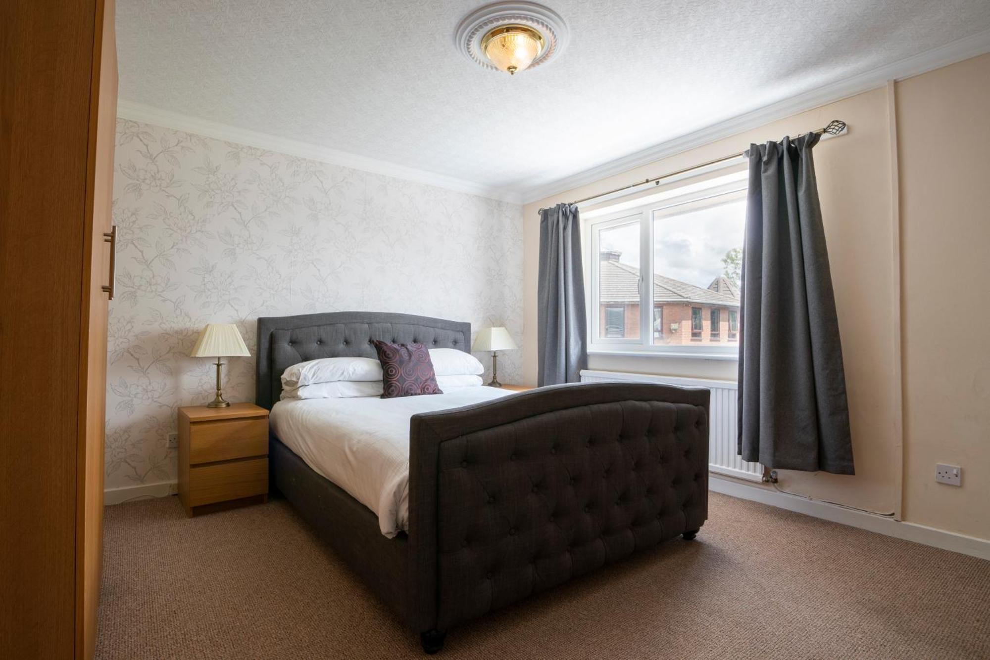 Beaufort Park Hotel Молд Екстериор снимка